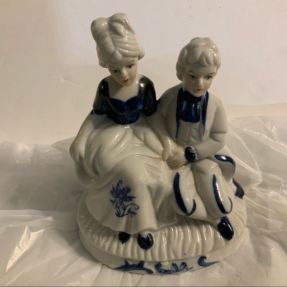 DeVille Delft Style Man & Woman Figurine vintage Taiwan - Picture 10 of 10